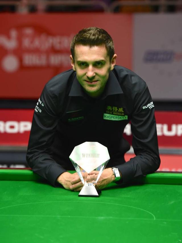 足球比赛中 足球比赛中