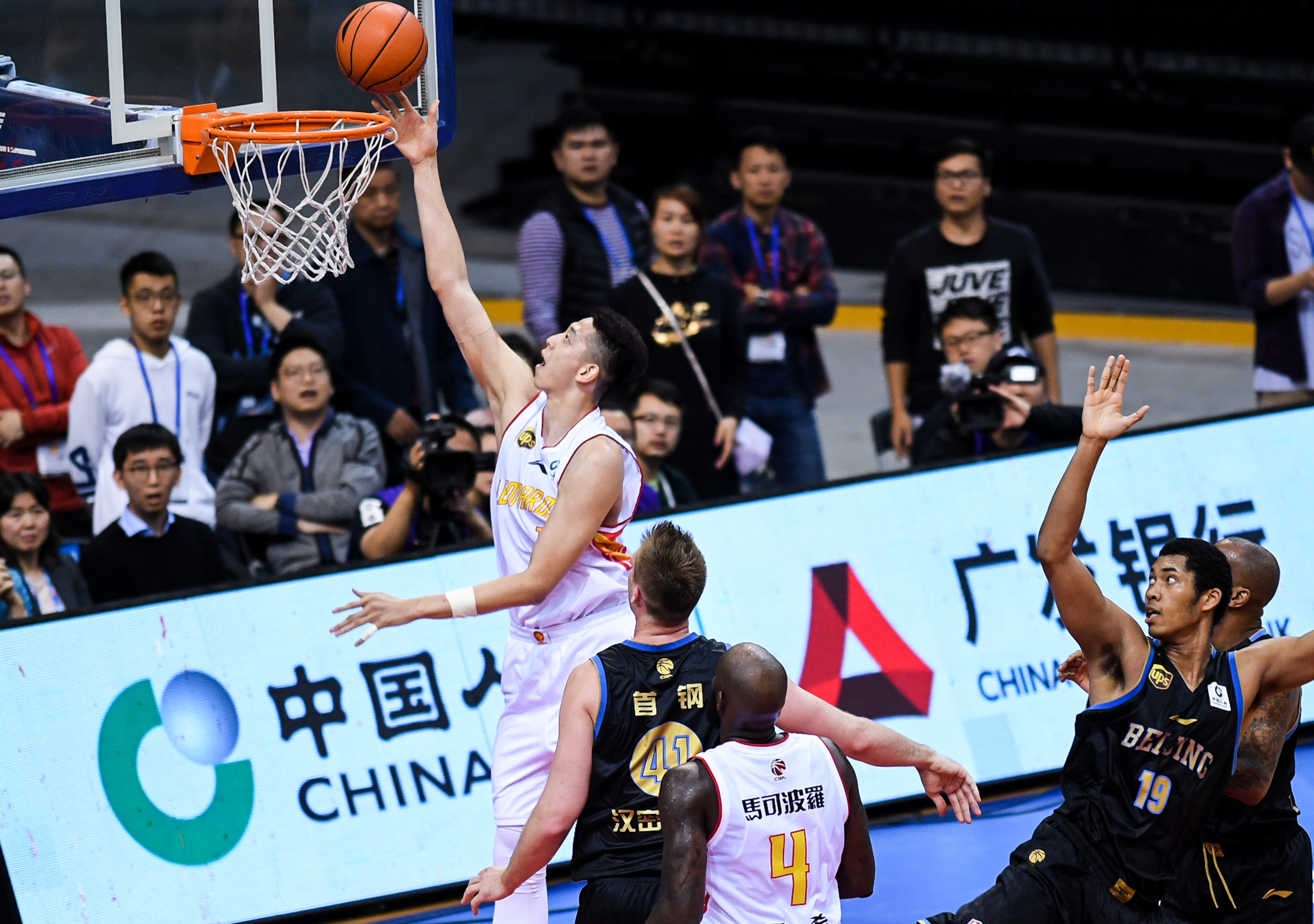 一记开场重 一记开场重